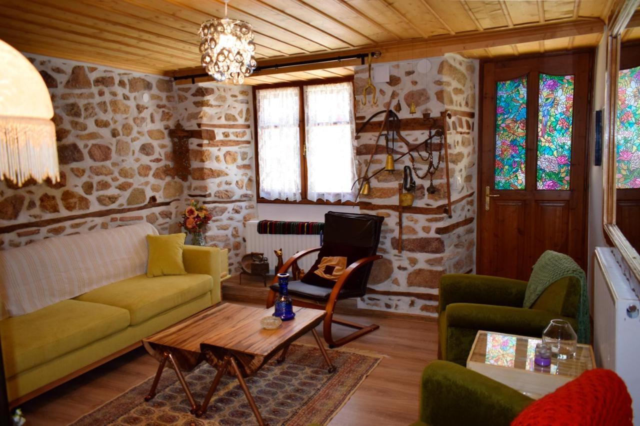 Renovated Old Manor House With Yard Villa Arnaia Exterior photo